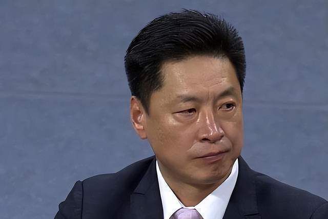女班长洗澡让我随便摸她的胸