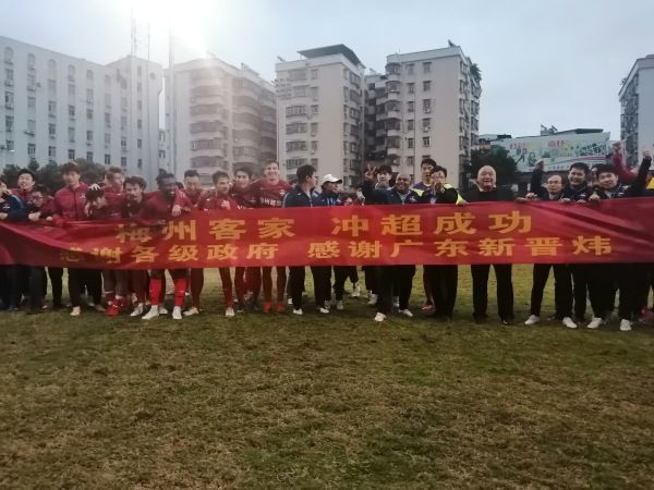 女老师香肠派对